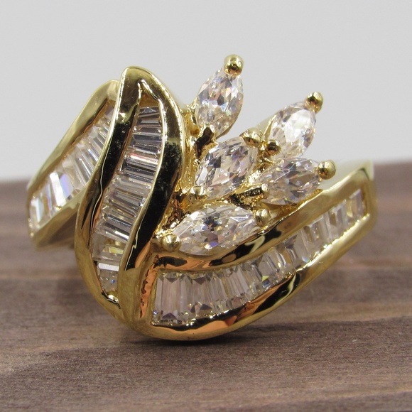 Size 6.25 Gold Tone Unique CZ Diamond Band Ring - Picture 1 of 7